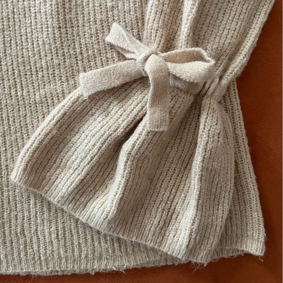 ALYA Cream Bell Sleeve Sweater Size Small - Picture 2 of 2